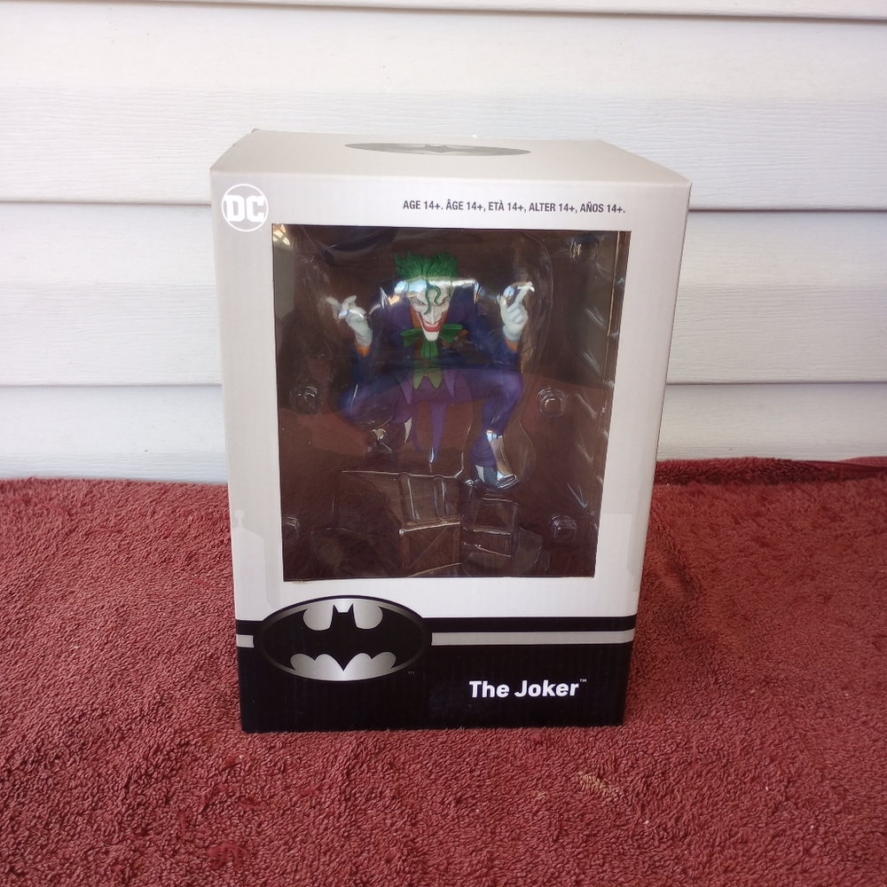 The Joker DC Comics Jim Lee Statue ThinkGeek GameStop Chronicle Collectibles
